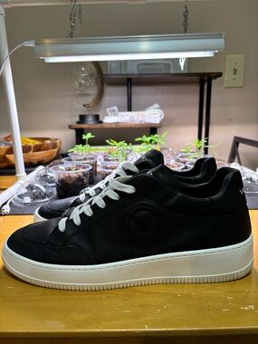 VALENTINO LEATHER SNEAKERS MENS.